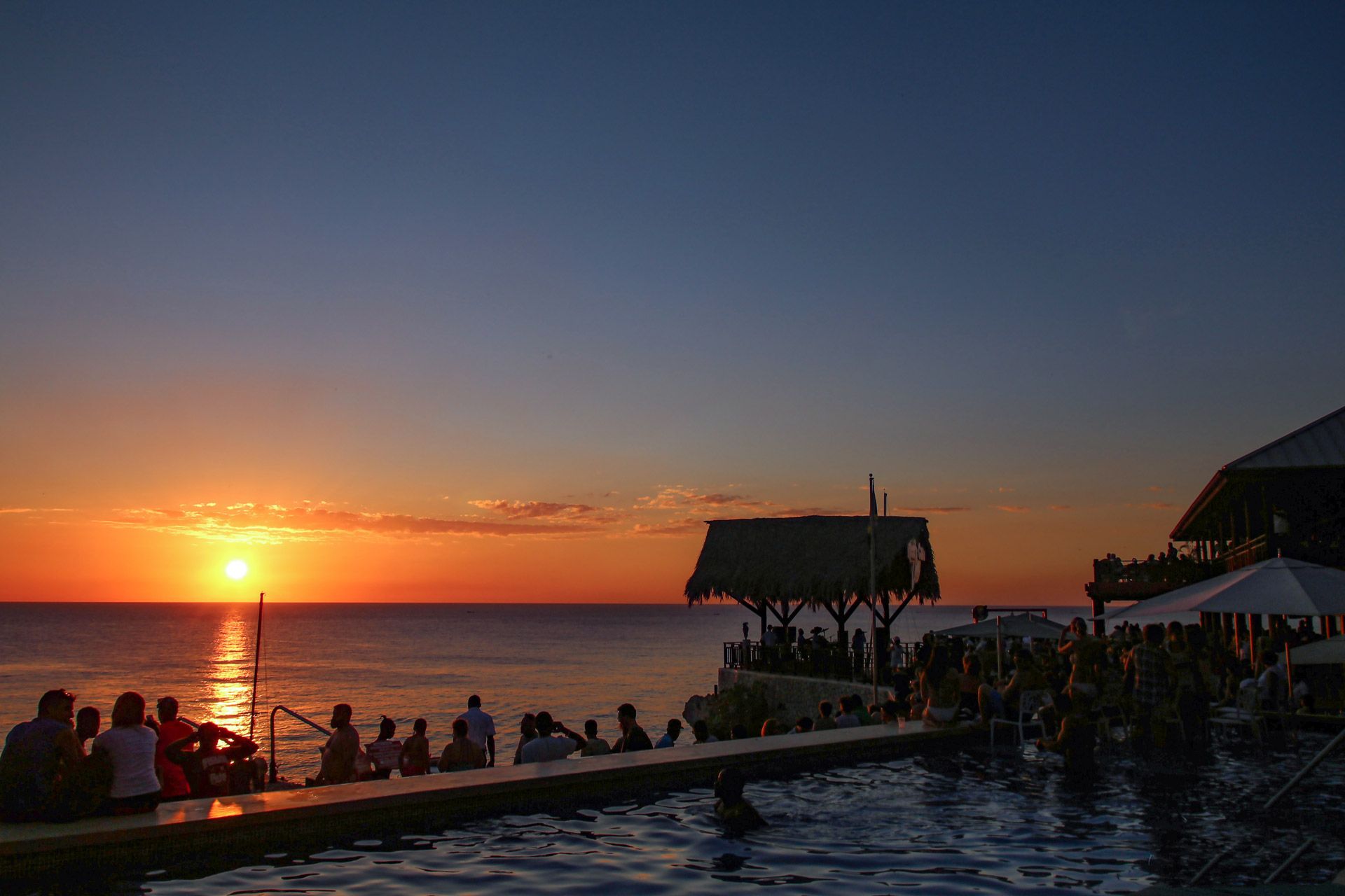 Sunset-after-cliff-jumping-in-negril