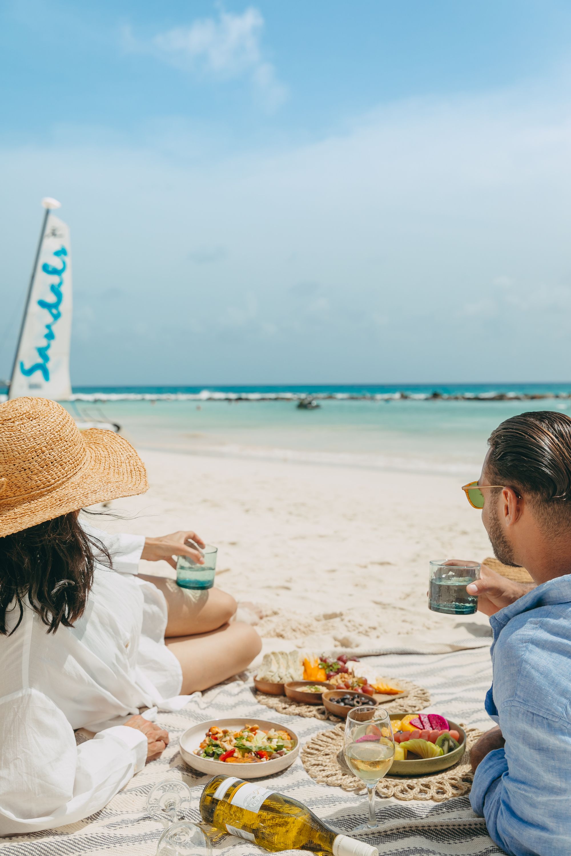 couple having a picnic in barbados