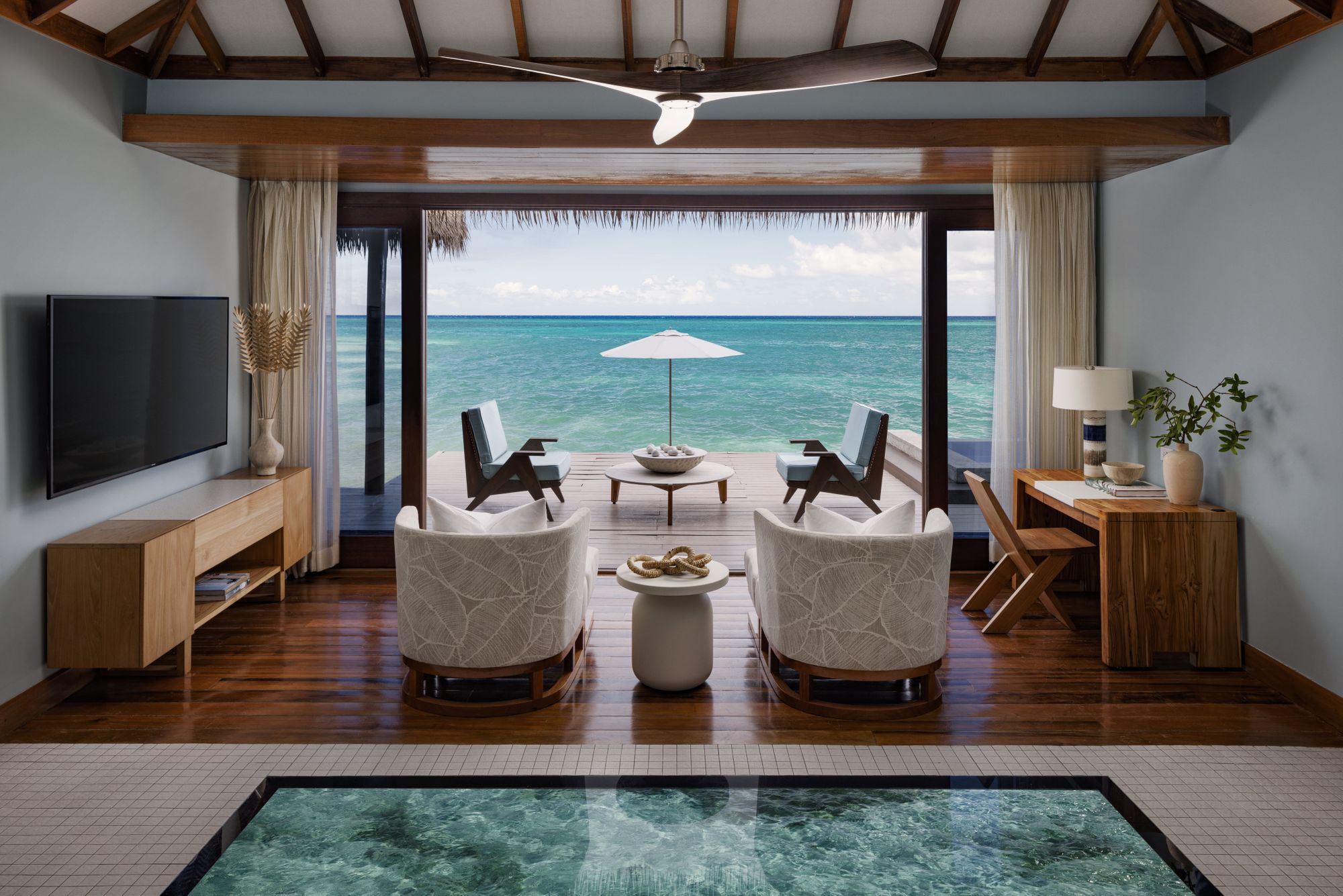 sandals-royal-caribbean-overwater-bungalow-interior