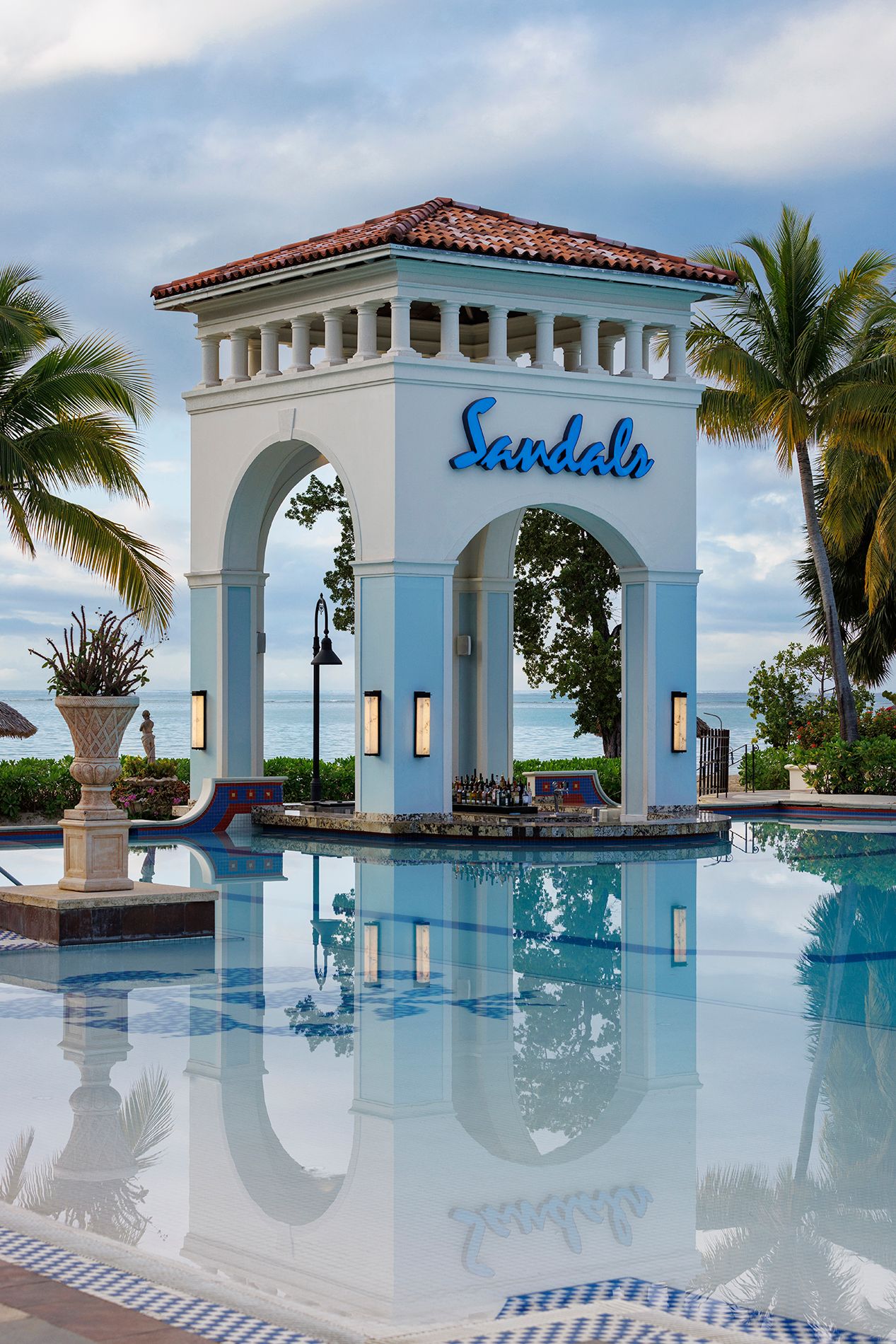 Sandals-SWH-45-Pool-Vertical-Exterior-4