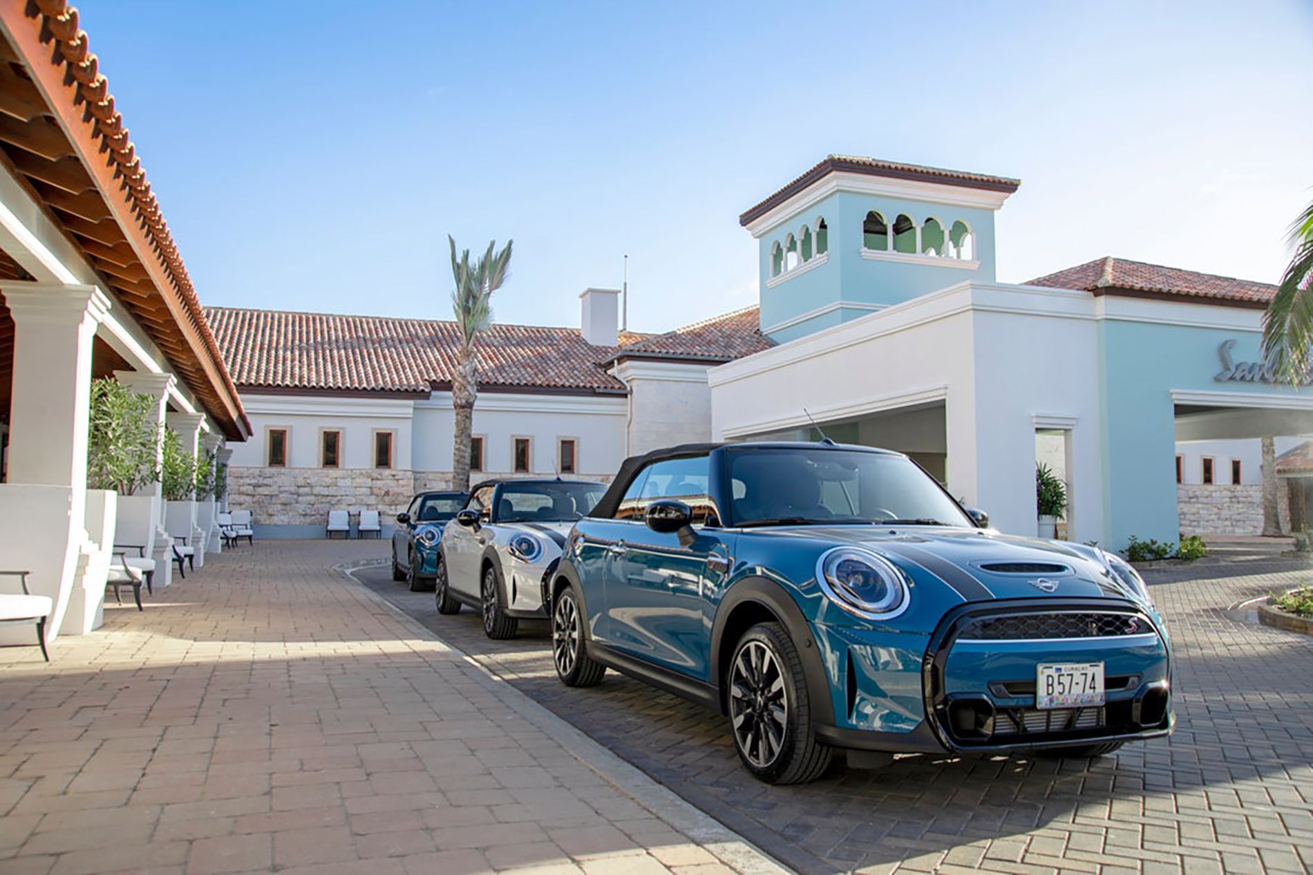 Exploring-Willemstad--MINI-Cooper--SCR