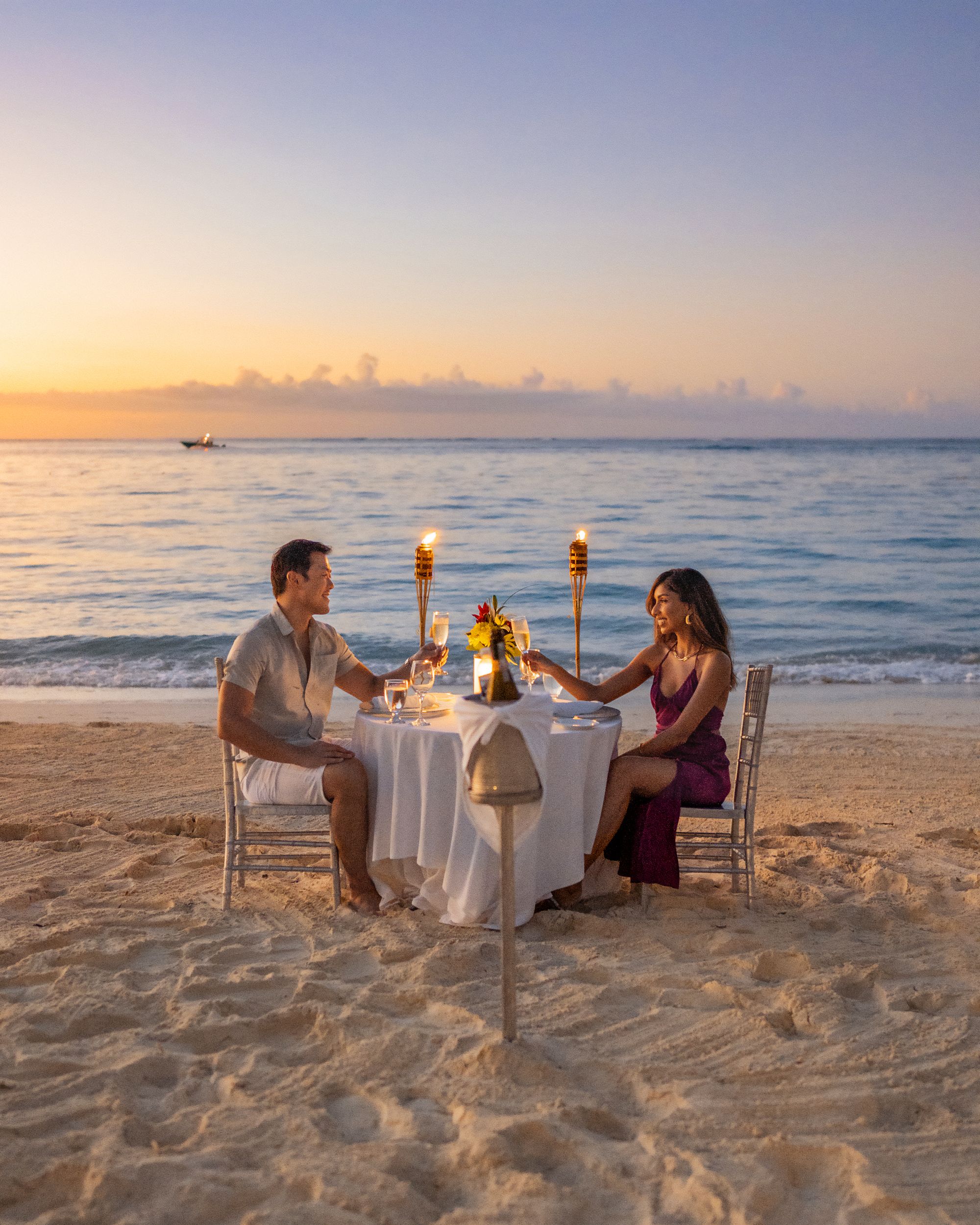 Cena frente al mar Caribe