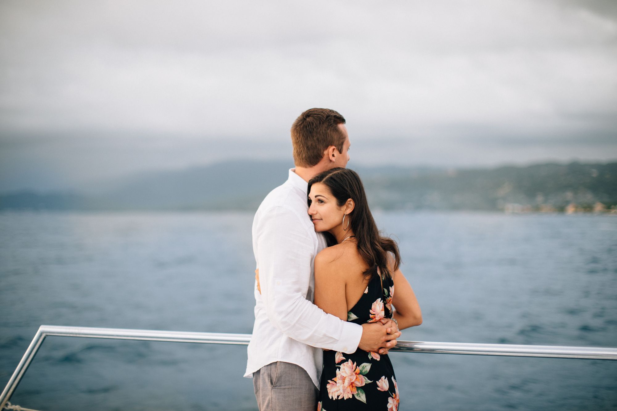 Pareja en barco en el Caribe