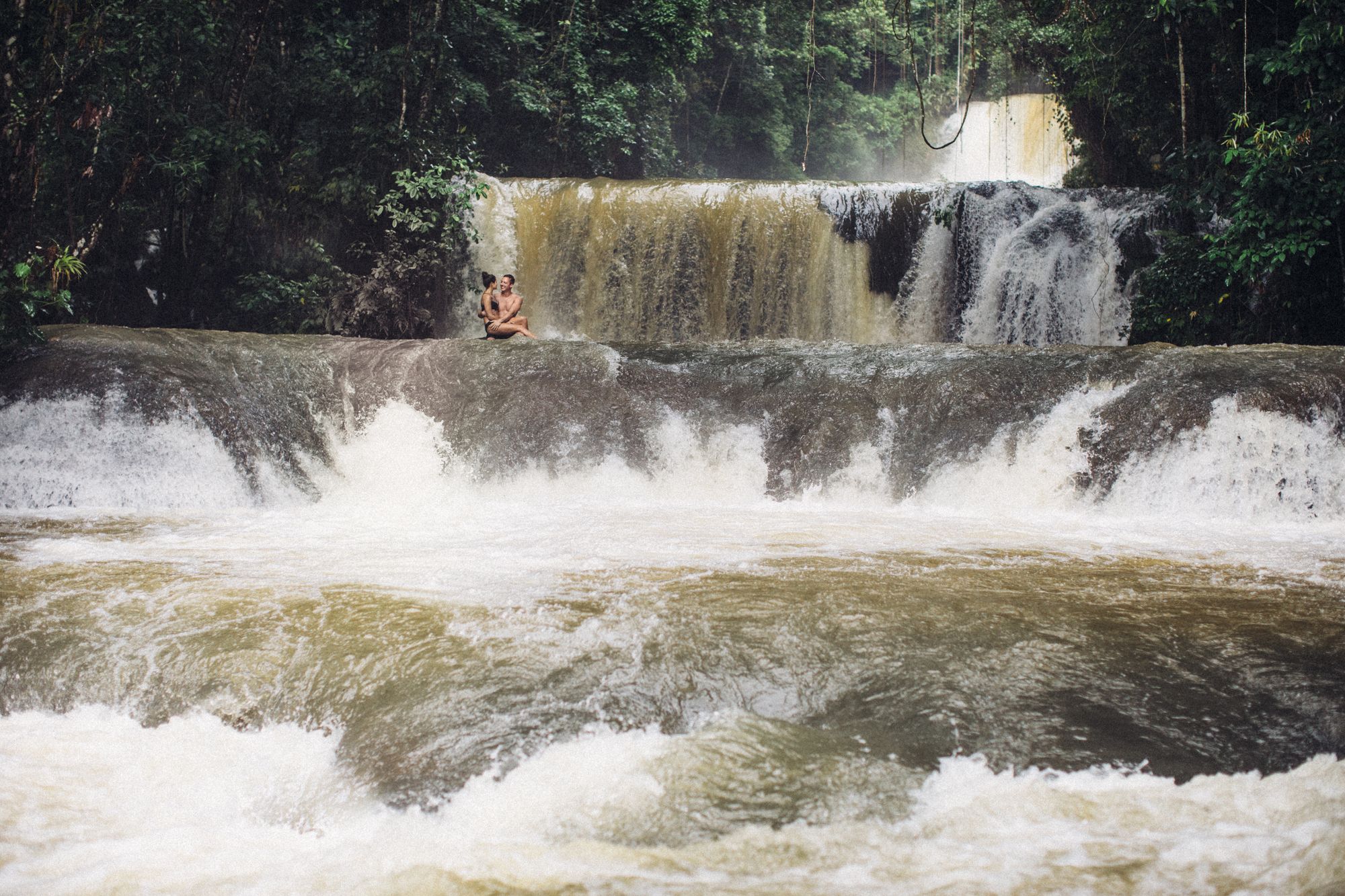 Couple Sitting River River La Fontaine