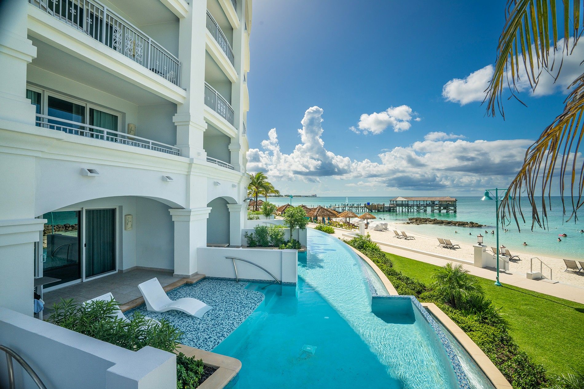 sandals-royal-bahamian-swim-up-room-1