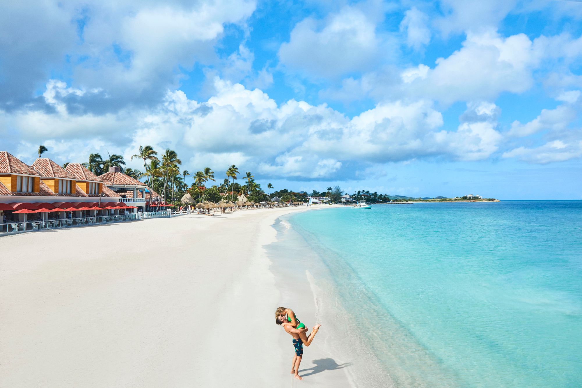 JPG-Version-SAT-Beach-Couple-Resort