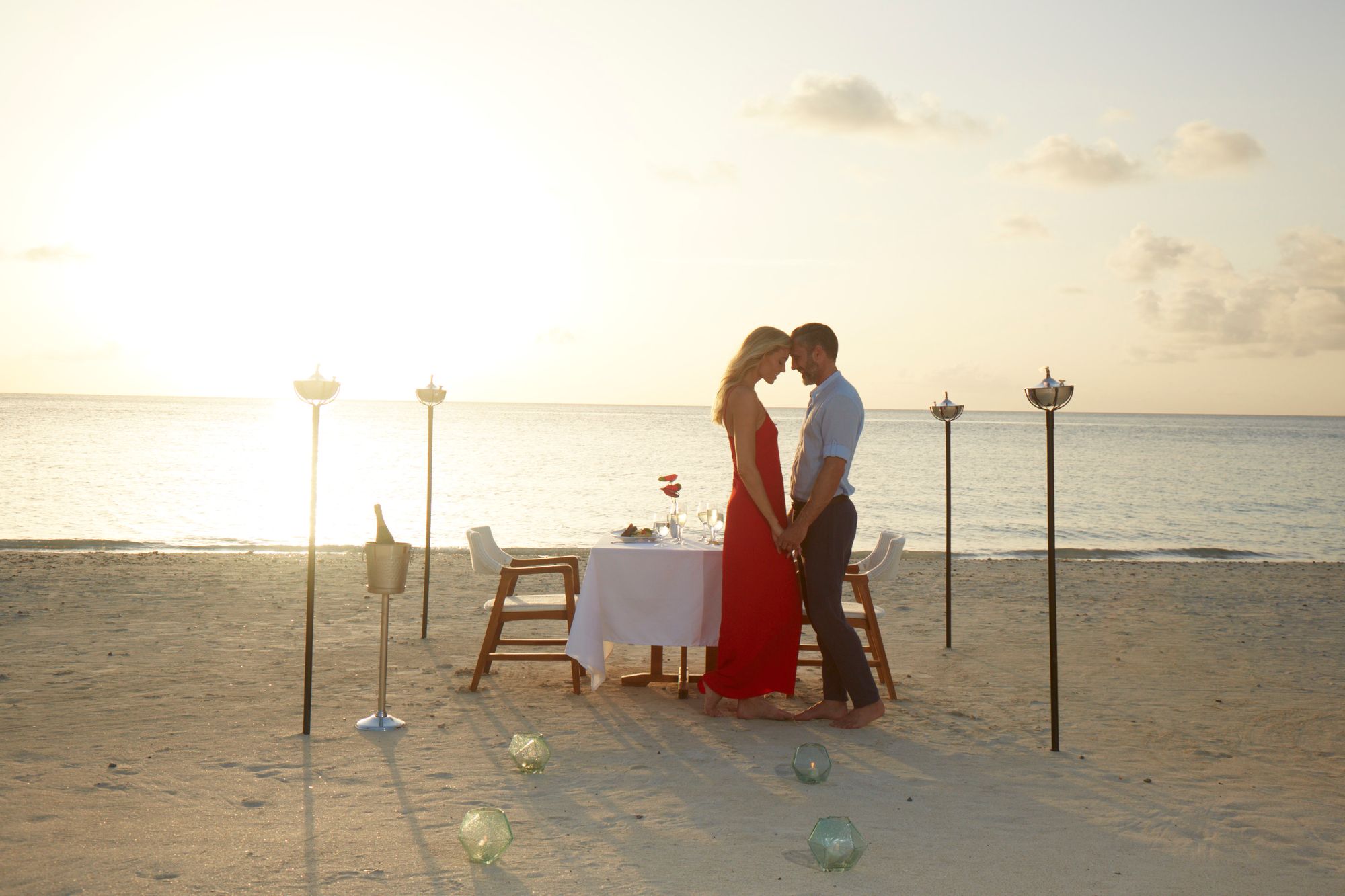 SAT-Lifestyle-Beach-Dinner-3