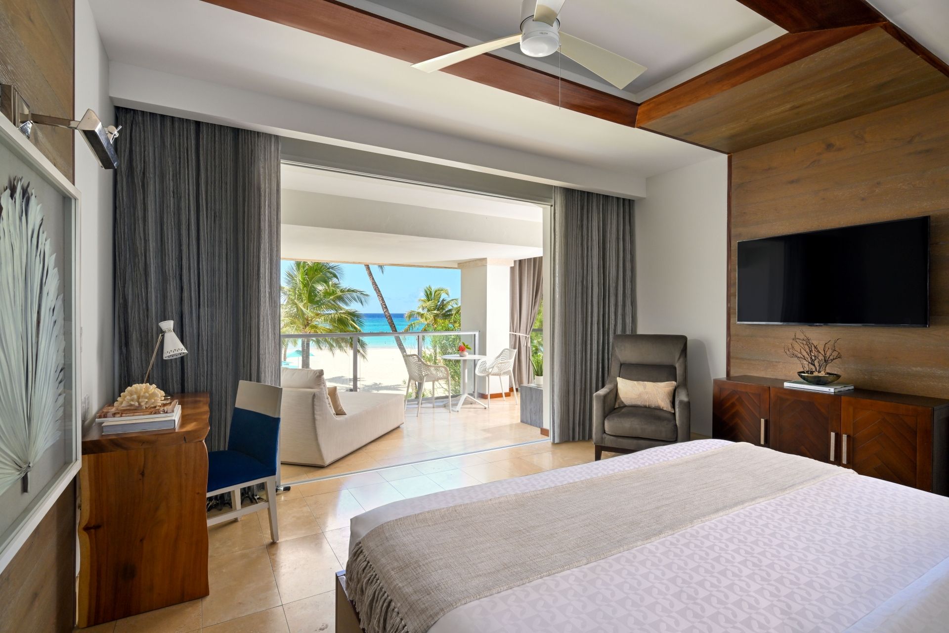 SBR-Room-B1B-Bed-Balcony