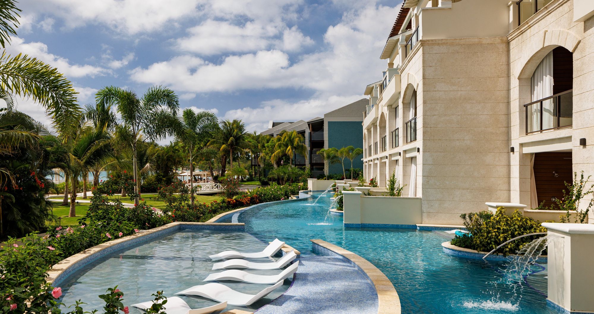 Web-Version-SNG-Pool-Swim-up